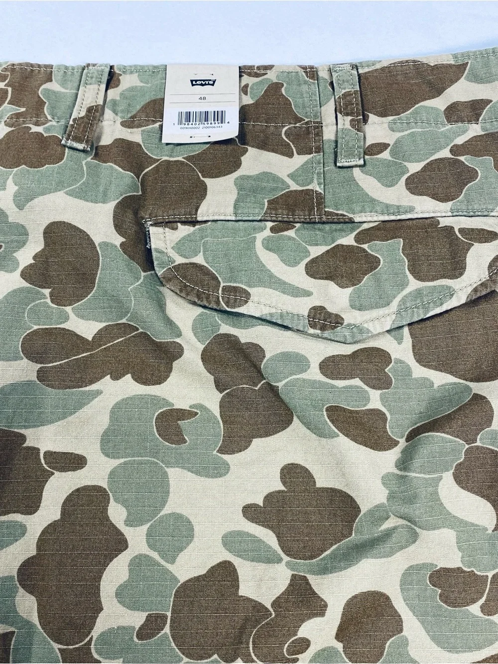 Levi’s Carrier Cargo Shorts Mens 48 Green Camo 10” Inseam 100% Cotton NWT
